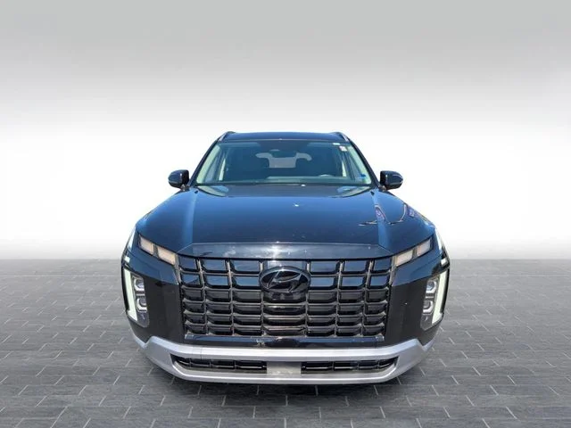 Used 2025 Black Hyundai SEL image 2