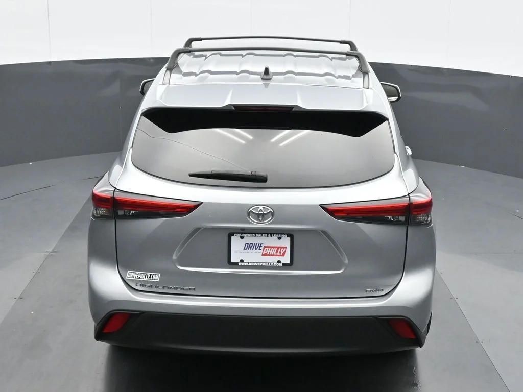 Used 2022 Silver Toyota L image 22