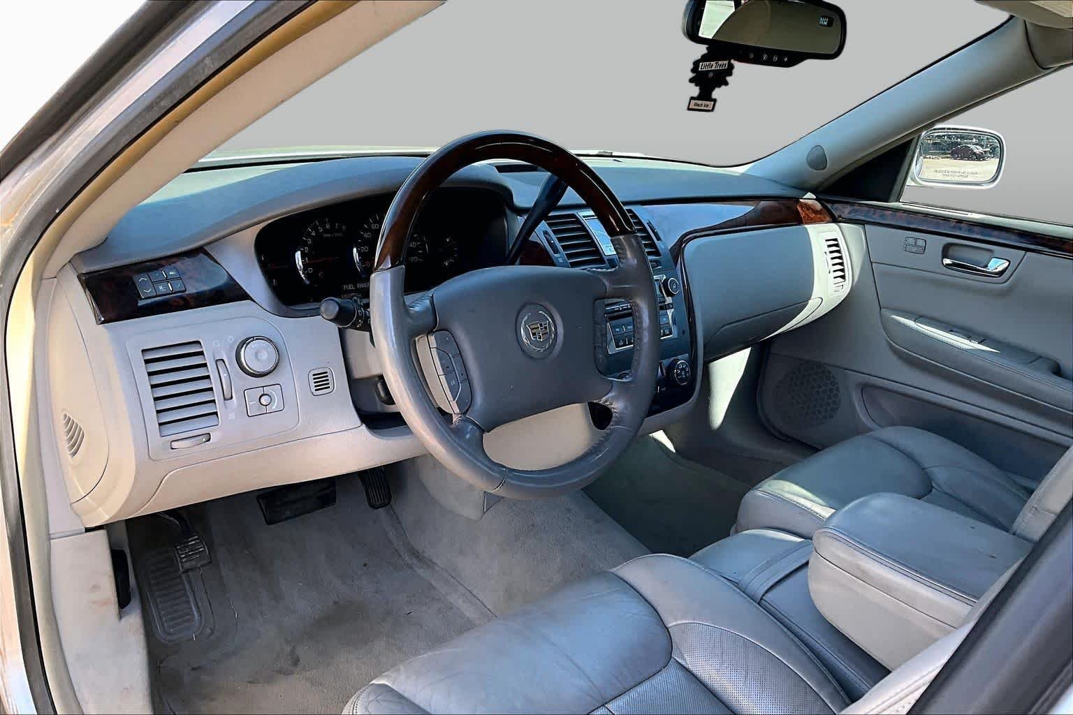 Used 2011 Radiant Silver Metallic Cadillac Luxury Collection image 16