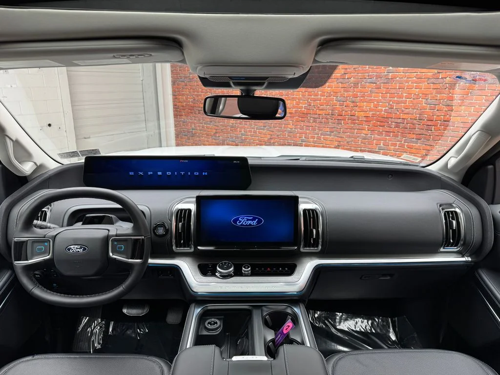 New 2027 Star White Metallic Tri-Coat Ford Platinum image 12