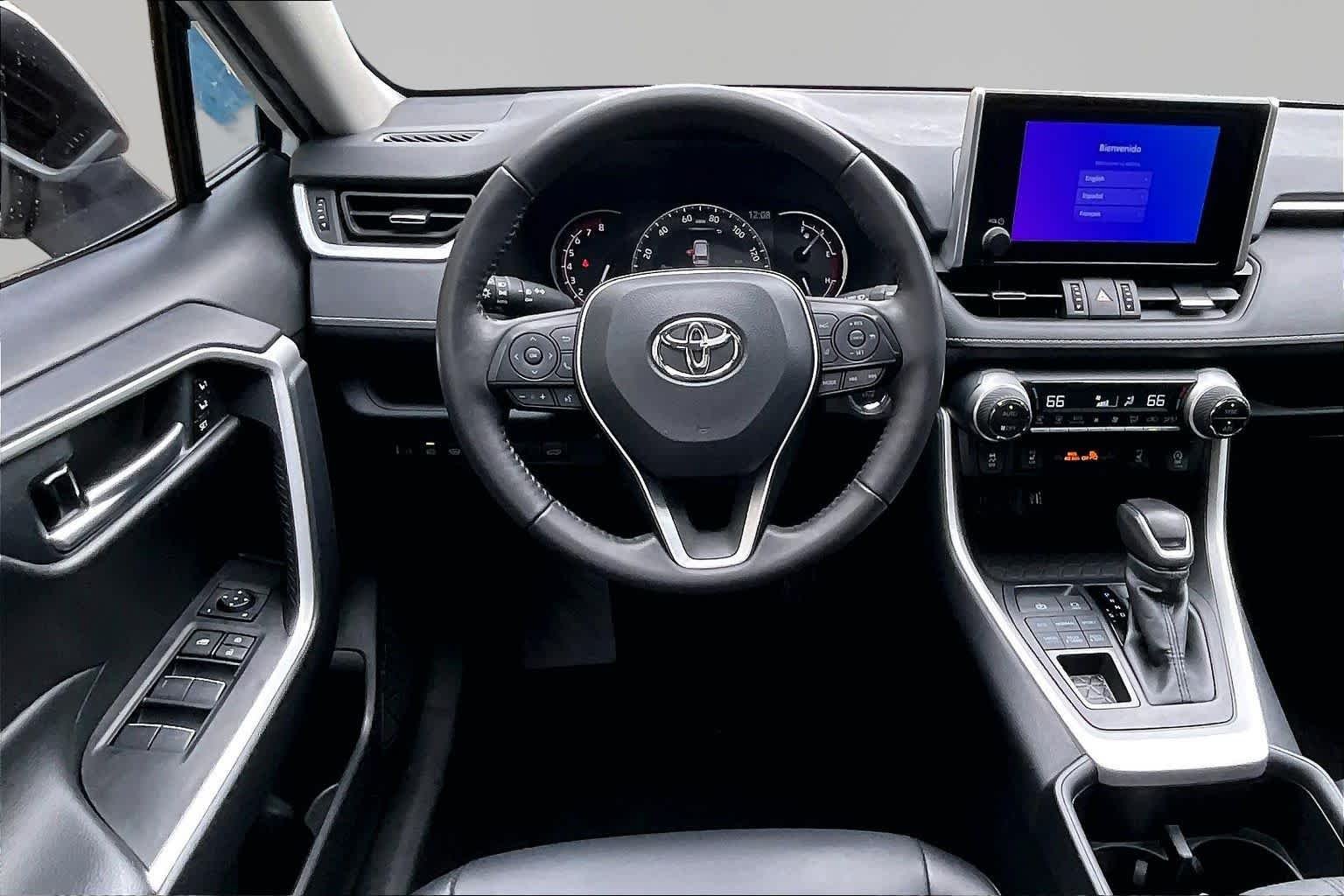 Used 2025 Wind Chill Pearl Toyota XLE Premium image 5