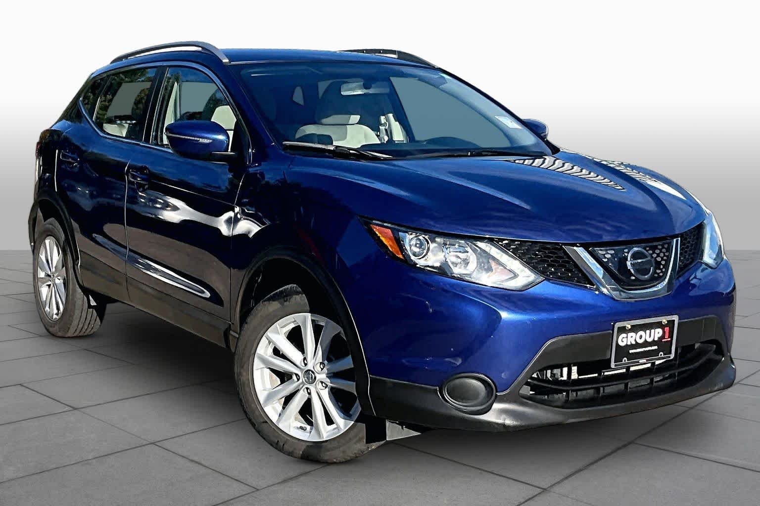 Used 2018 Caspian Blue Nissan SV image 3