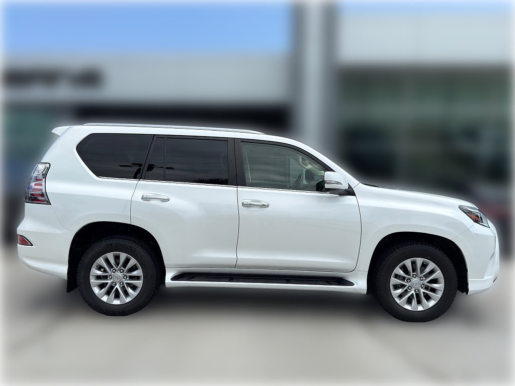 Used 2020 Starfire Pearl Lexus Base image 10