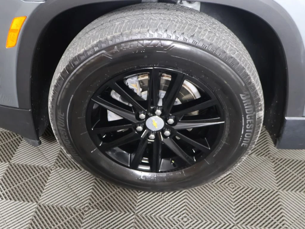 Used 2023 Gray Chevrolet LT image 18