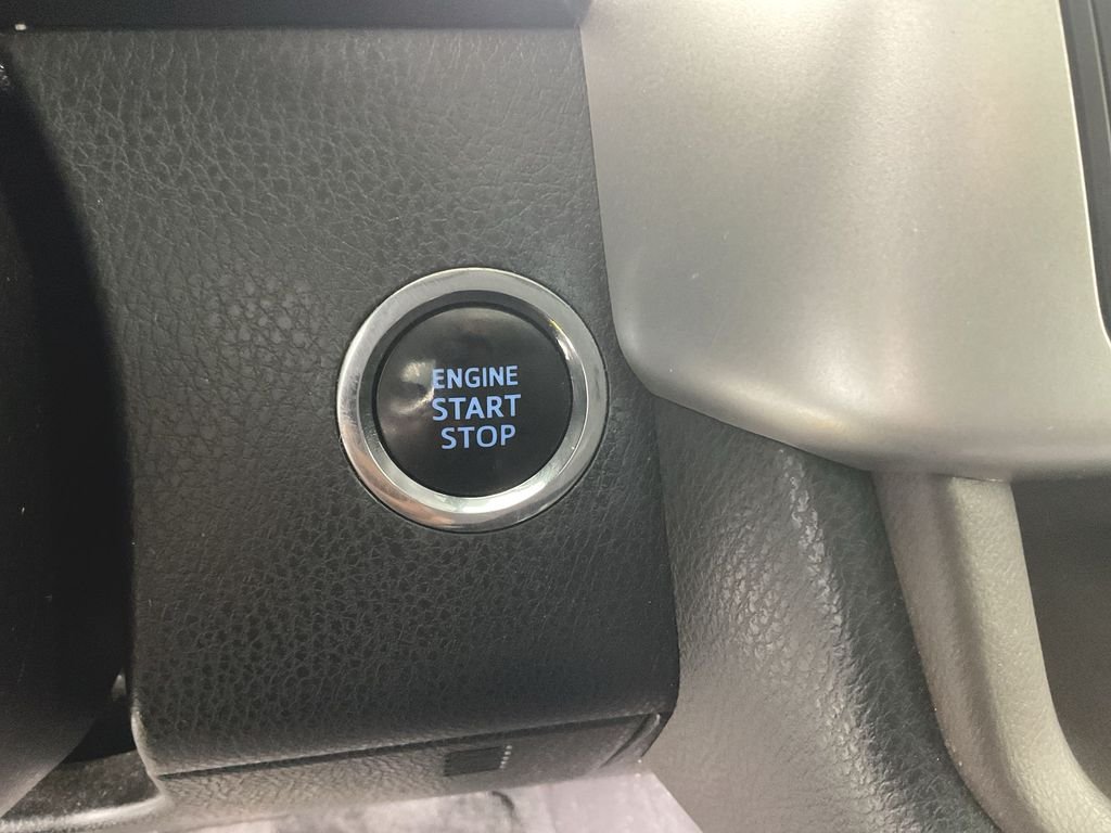 Used 2017 Silver Toyota XLE image 19
