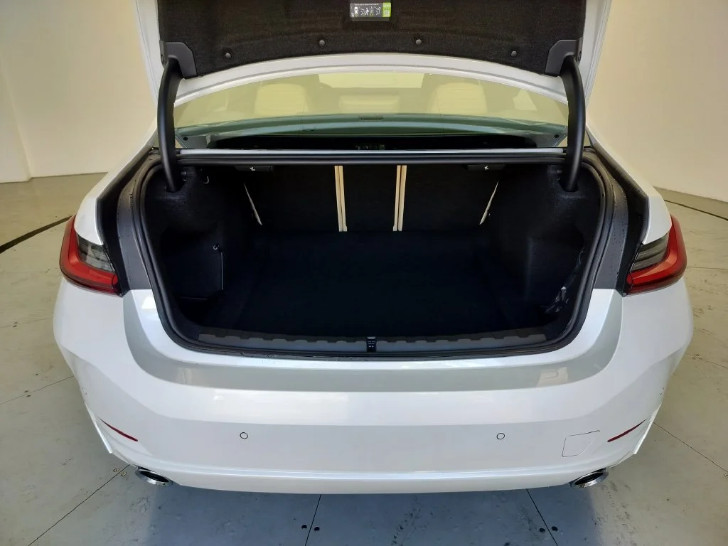New 2026 Mineral White Metallic BMW 330i image 22