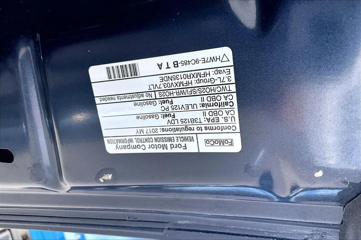 Used 2017 Blue Lincoln Select image 32
