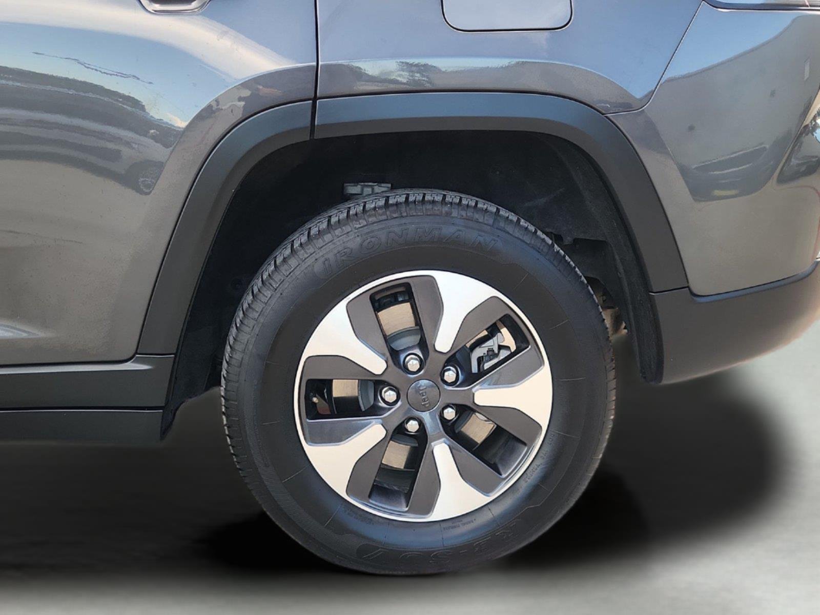 2023 Jeep Grand Cherokee 4xe BASE Gray at Davis Chevrolet