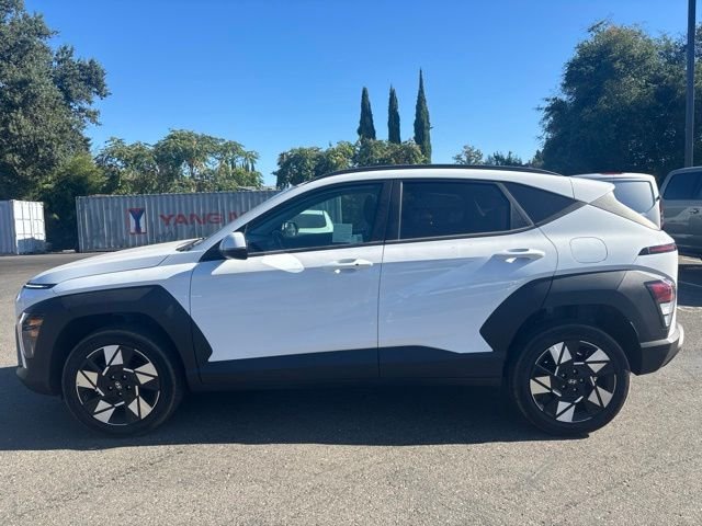 Used 2025 White Hyundai SEL image 2
