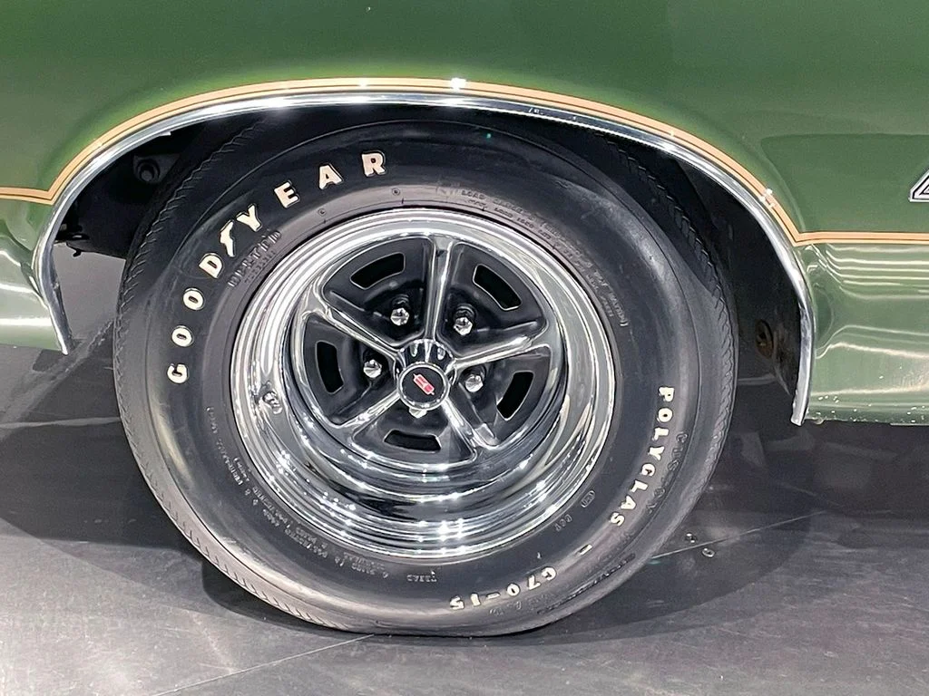 Used 1972  Oldsmobile  image 9