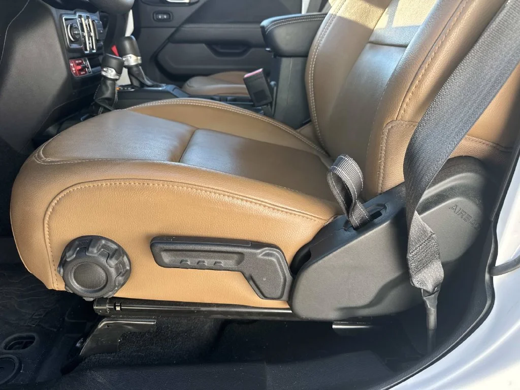 Used 2023 White Jeep Rubicon image 33