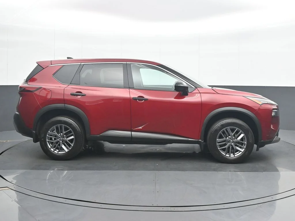 Used 2023 Red Nissan S image 7