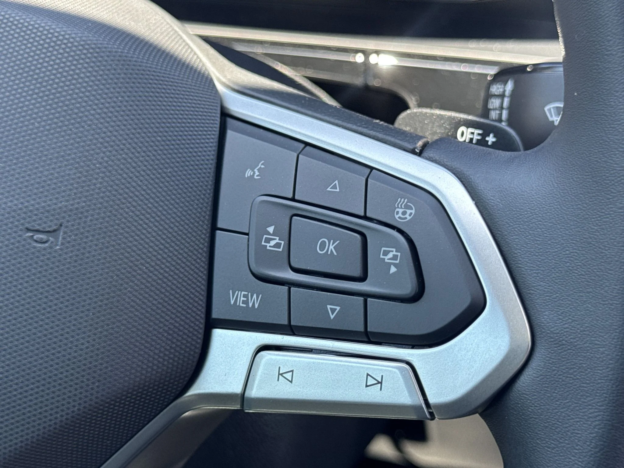 New 2026 Deep Black Pearl Volkswagen 2.0T SEL image 18
