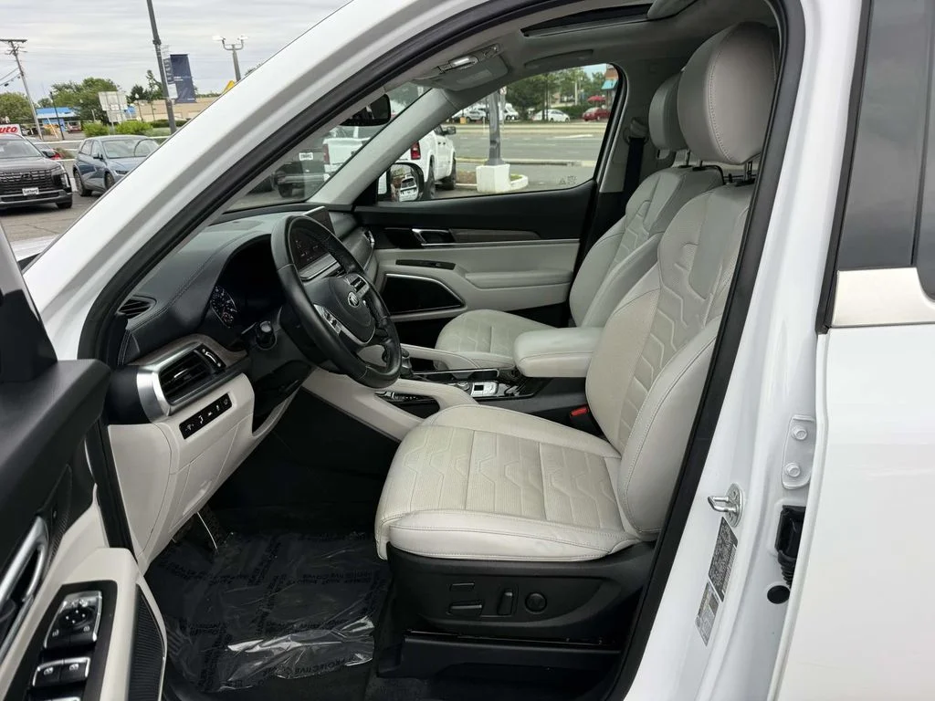 Used 2021 White Kia SX image 13
