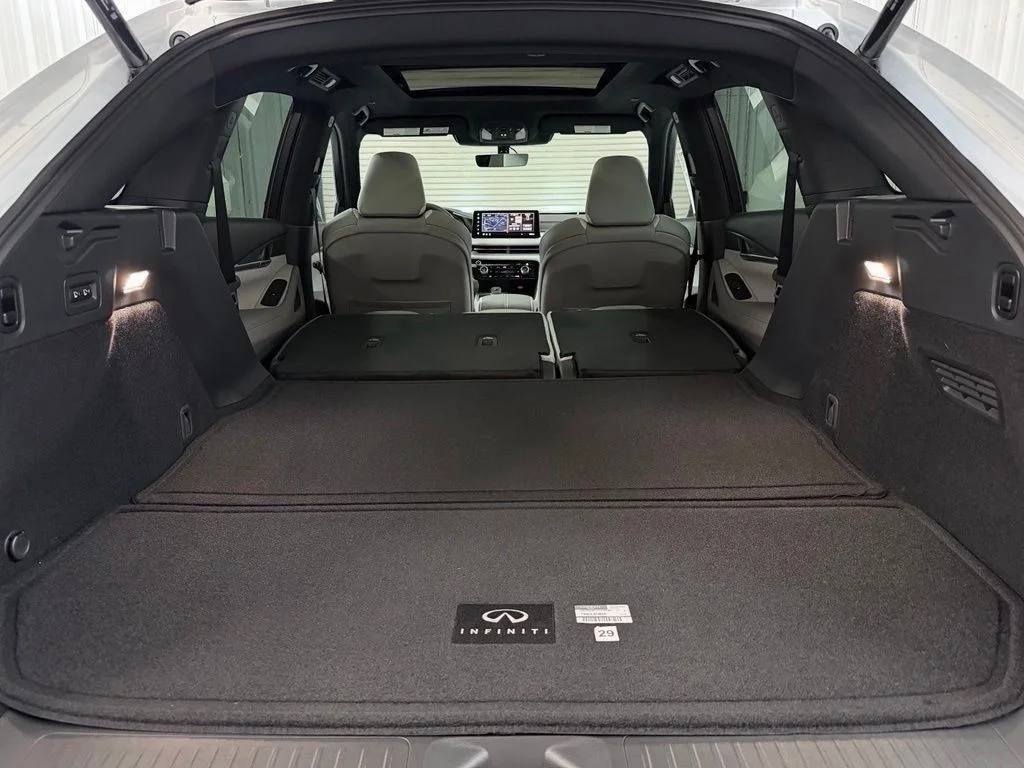 New 2027 RADIANT WHITE INFINITI Luxe AWD image 36