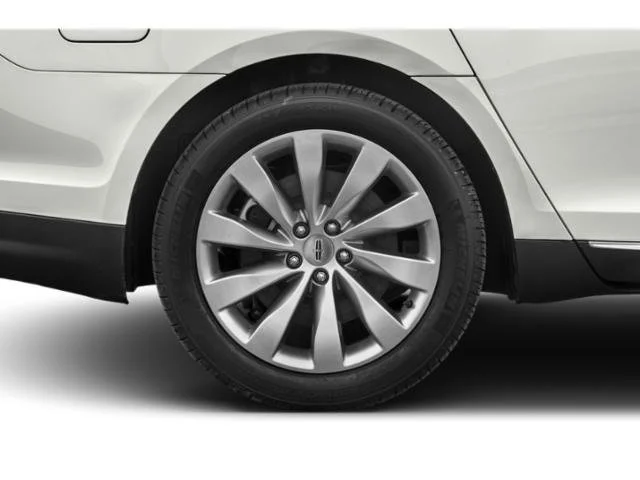 Used 2015 White Platinum Clearcoat Metallic Lincoln Base image 13