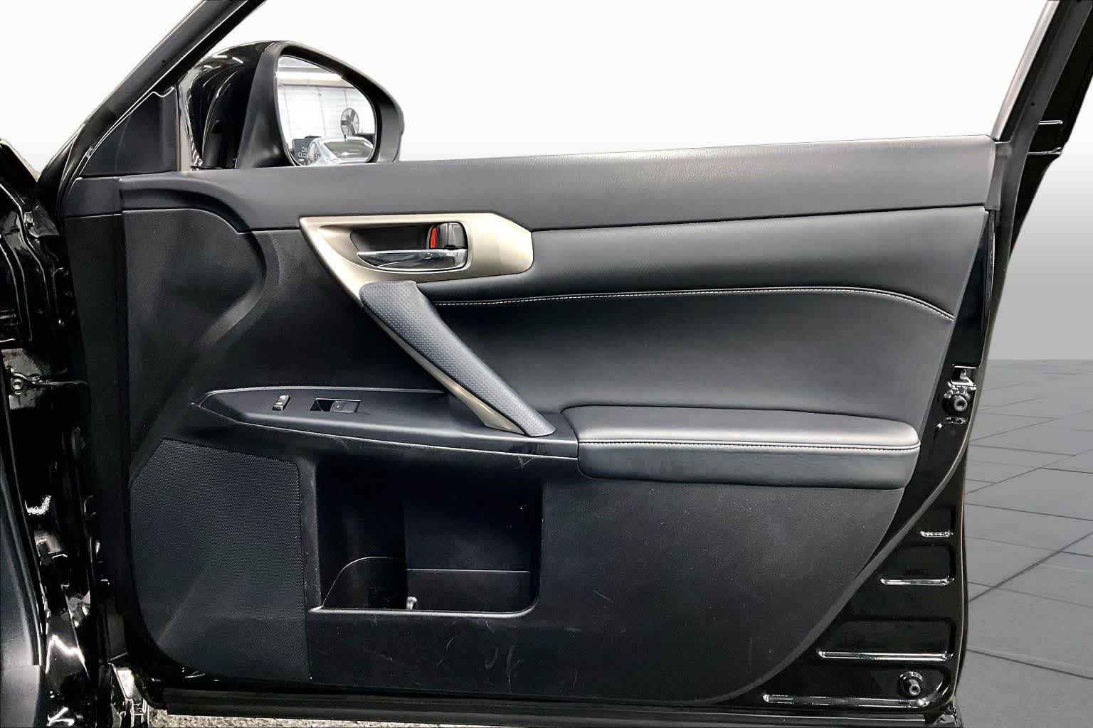 Used 2017 Obsidian Lexus  image 22