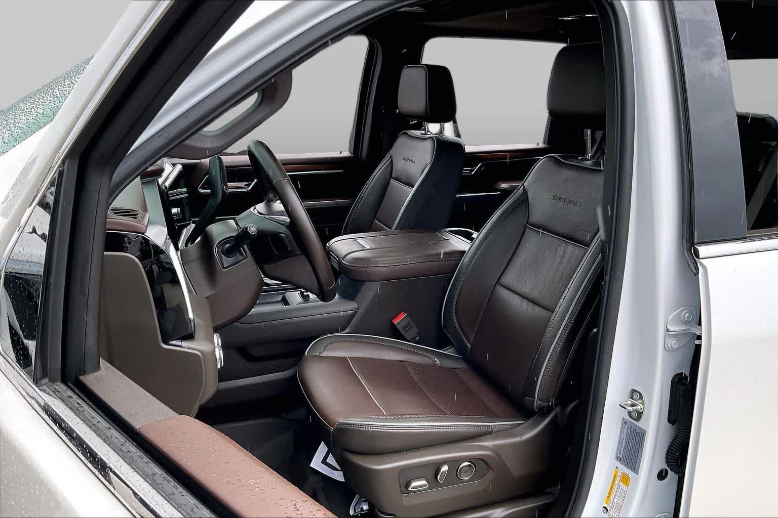 Used 2024 White Frost Tricoat GMC Denali image 8