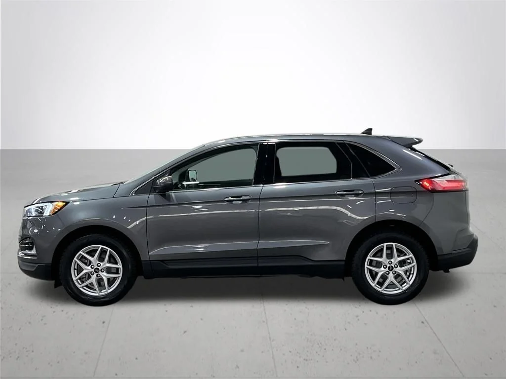 Used 2024 Gray Ford SEL image 15