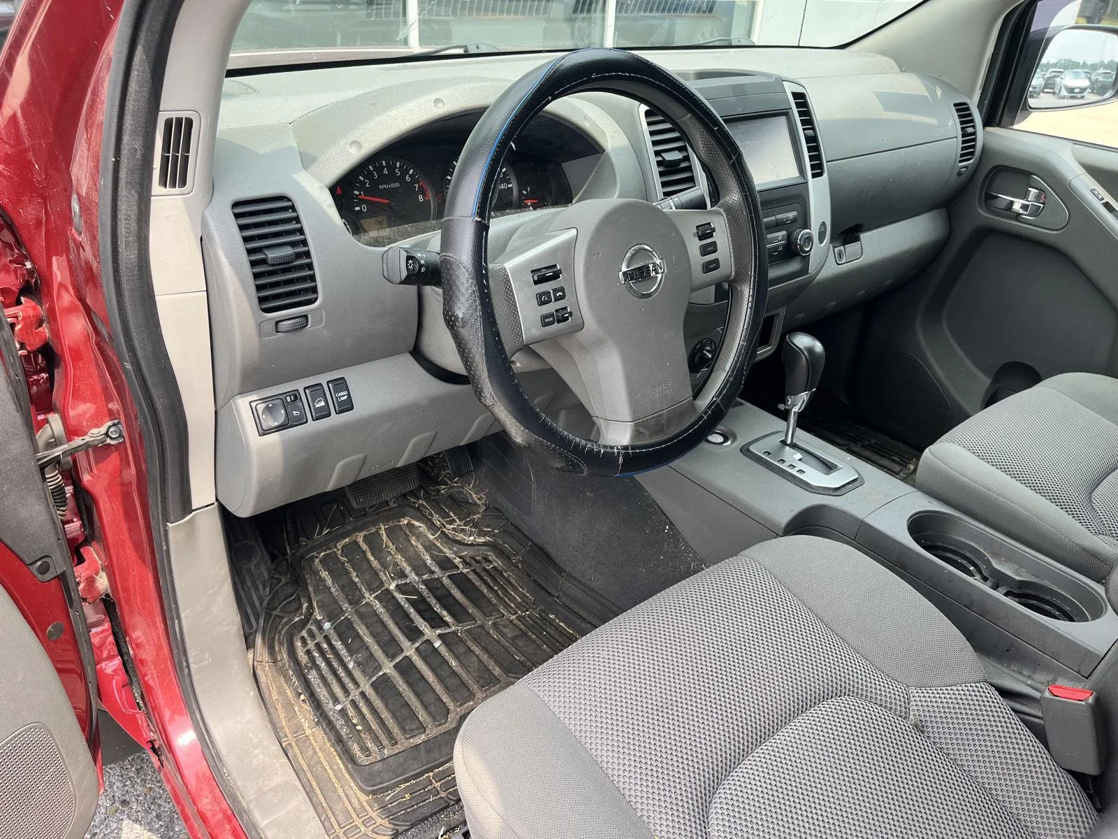Used 2020 Cayenne Red Metallic Nissan SV image 10