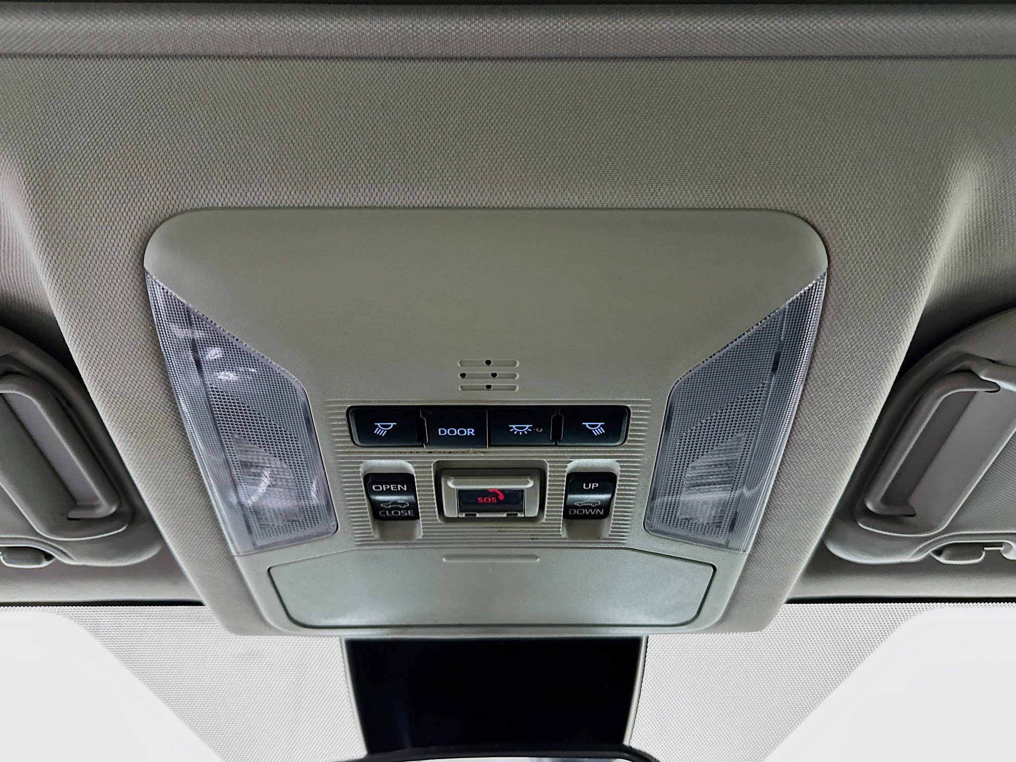 Used 2022 Silver Sky Metallic Toyota XLE image 18