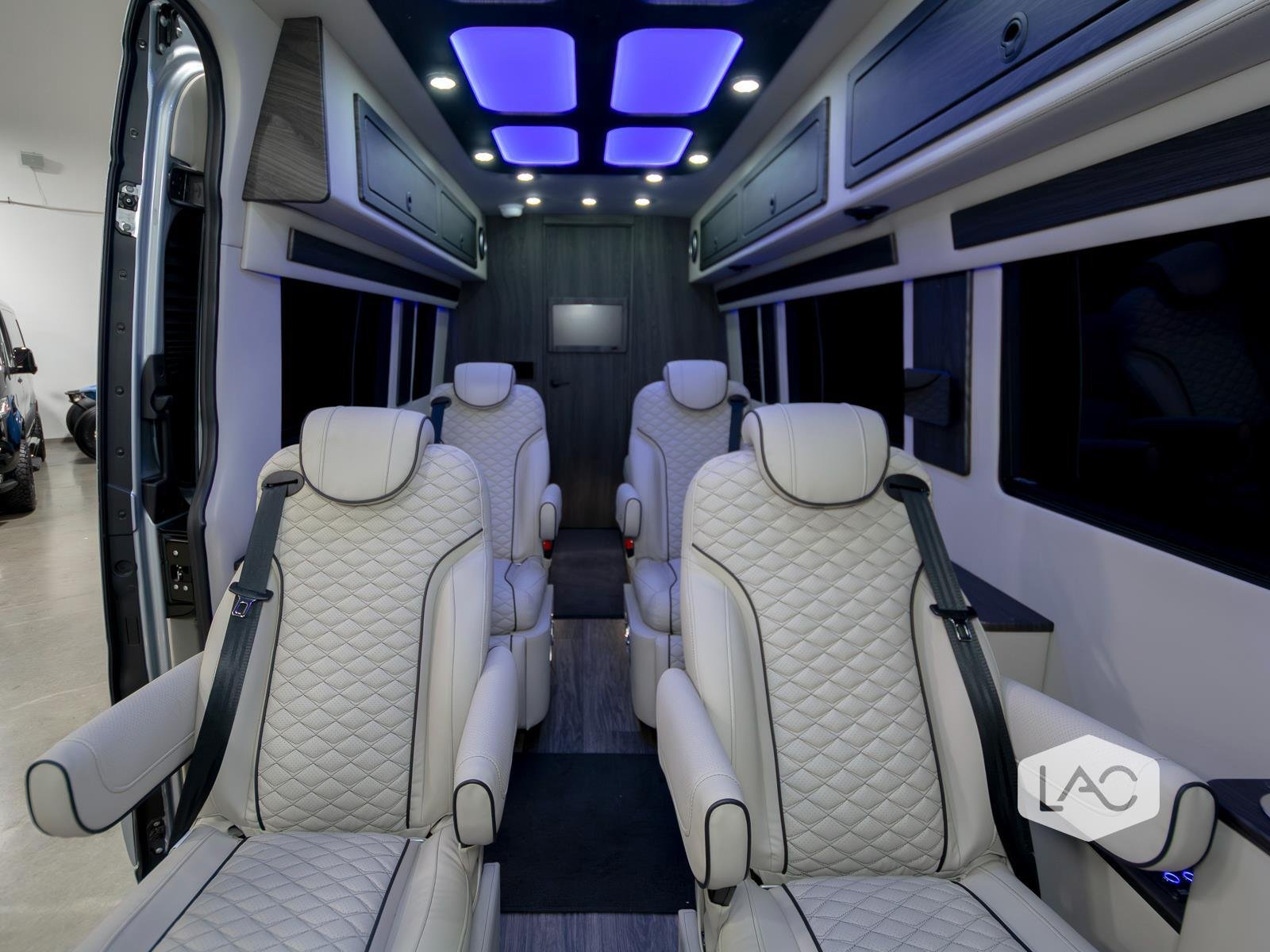 New 2026 Hightech Silver OGV LUXURY COACH AWD ADV PKG 2.1 w/ Comfort Seats image 10