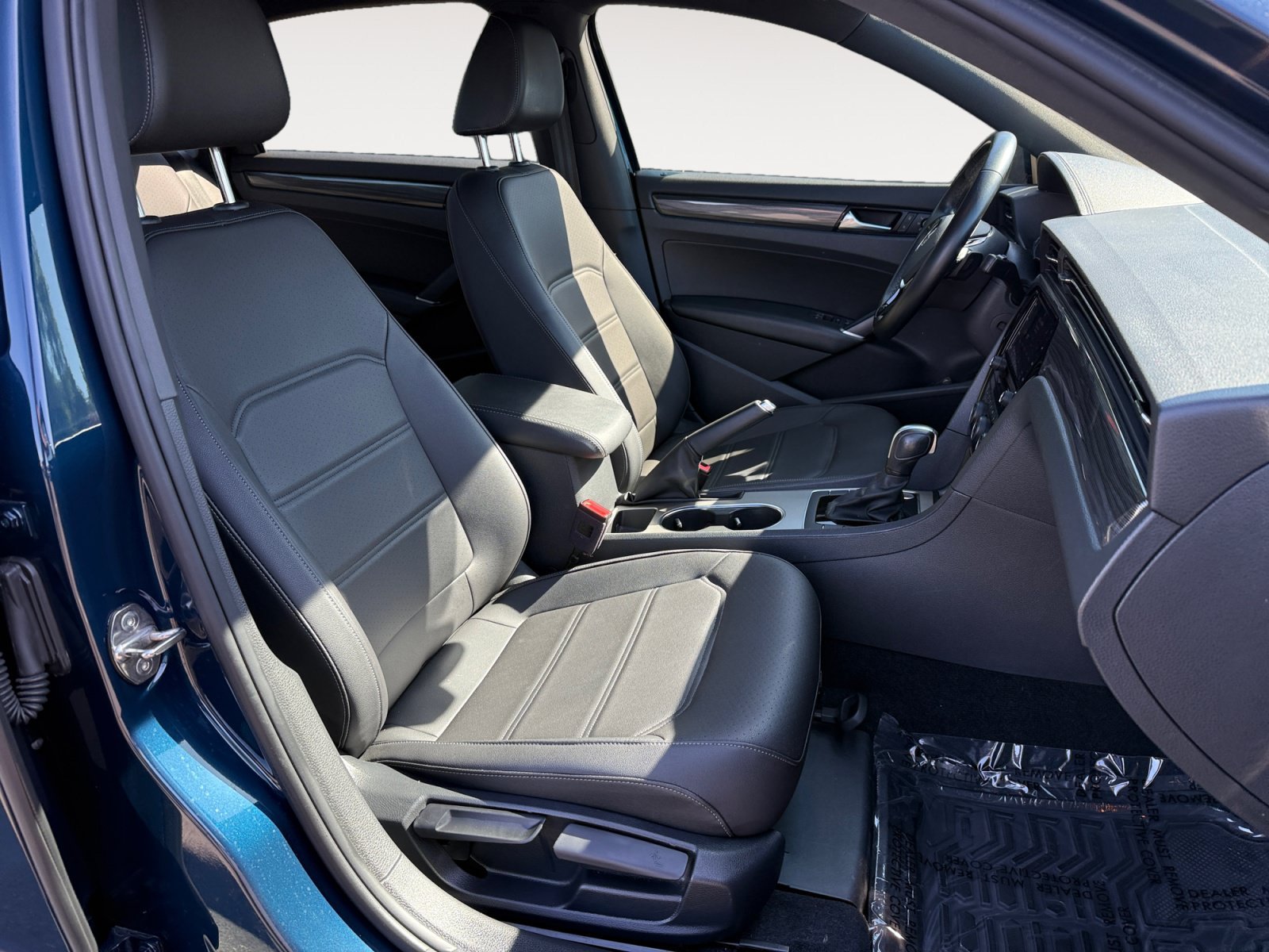 Used 2022 Blue Metallic Volkswagen 2.0T R-Line image 19