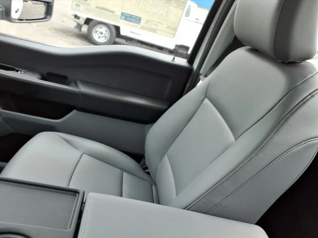 New 2026 Oxford White Ford F-350® XL image 24
