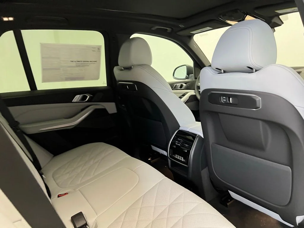 New 2026 Skyscraper Grey Metallic BMW sDrive40i image 9