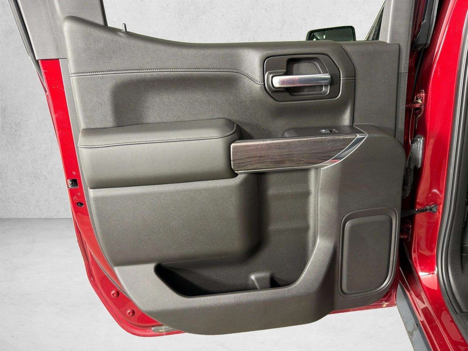 Used 2019 Cajun Red Tintcoat Chevrolet LTZ image 21