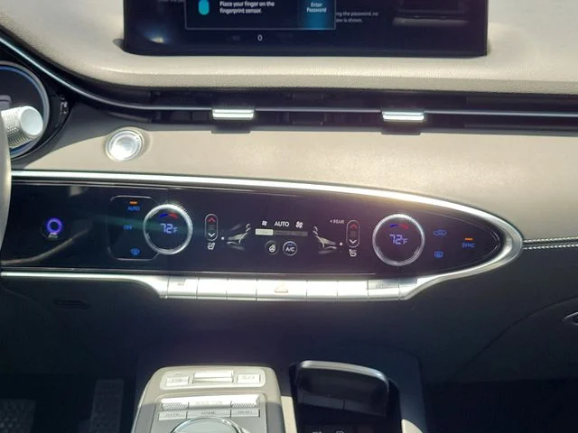 Used 2024 White Genesis 2.5T image 19