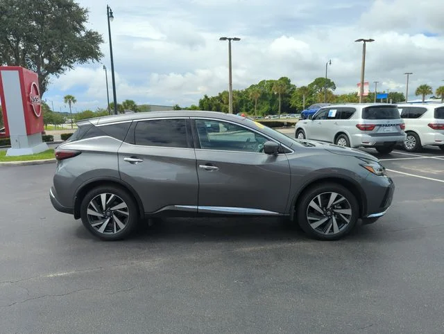Used 2022 Gray Nissan SL image 3