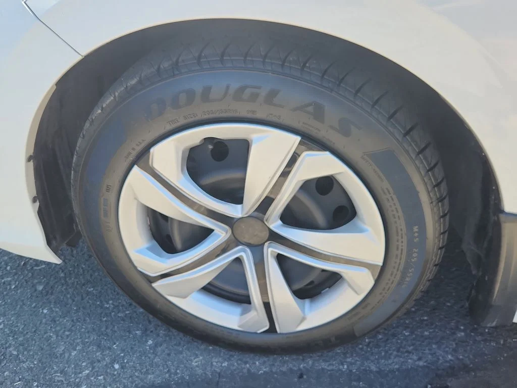 Used 2025 White Honda LX image 15
