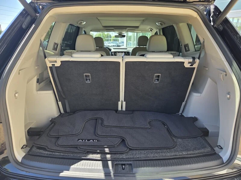Used 2022 Deep Black Pearl Volkswagen 3.6L V6 SEL R-LINE 4MOTION image 22