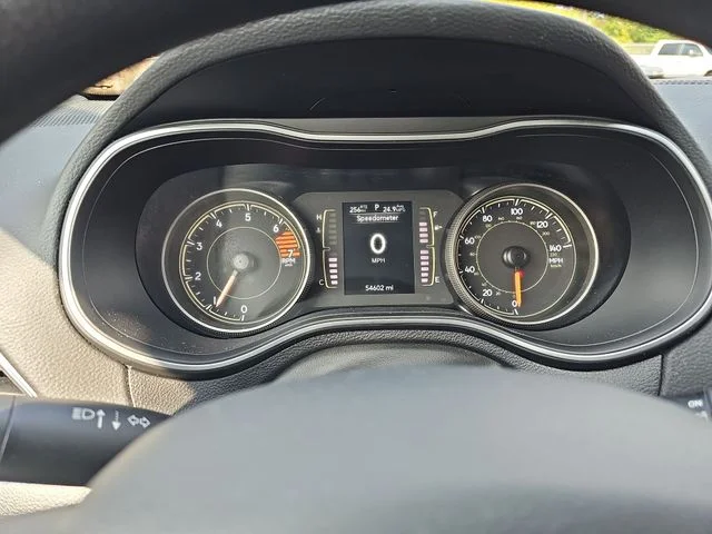 Used 2021 White Jeep Latitude image 12