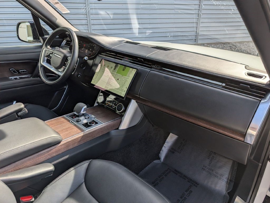 Used 2023 Fuji White Land Rover Autobiography image 31