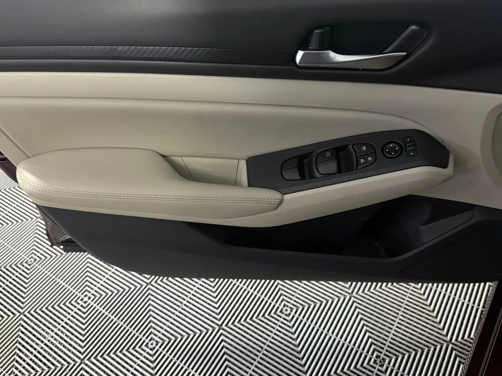 Certified Used 2025  Nissan 2.5 SV image 23