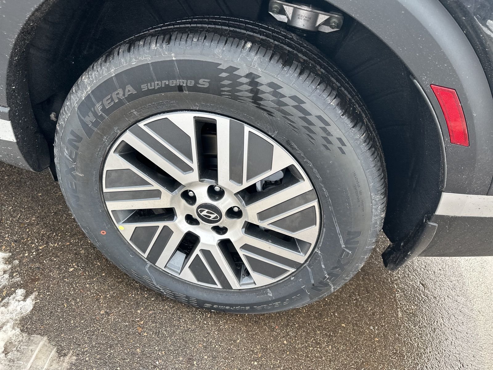 New 2026 Black Hyundai SEL Premium 7P image 9
