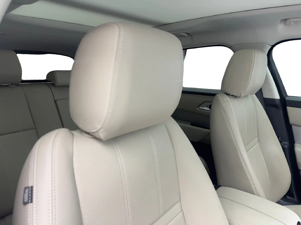 Used 2023 White Land Rover R-Dynamic S image 49