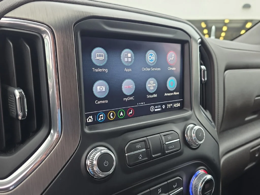 Used 2021 White GMC Denali image 22