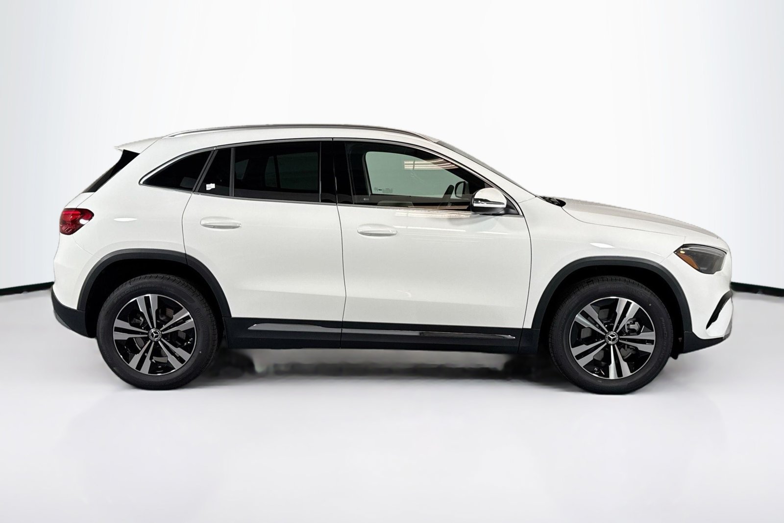New 2026 Polar White Mercedes-Benz GLA 250 image 4