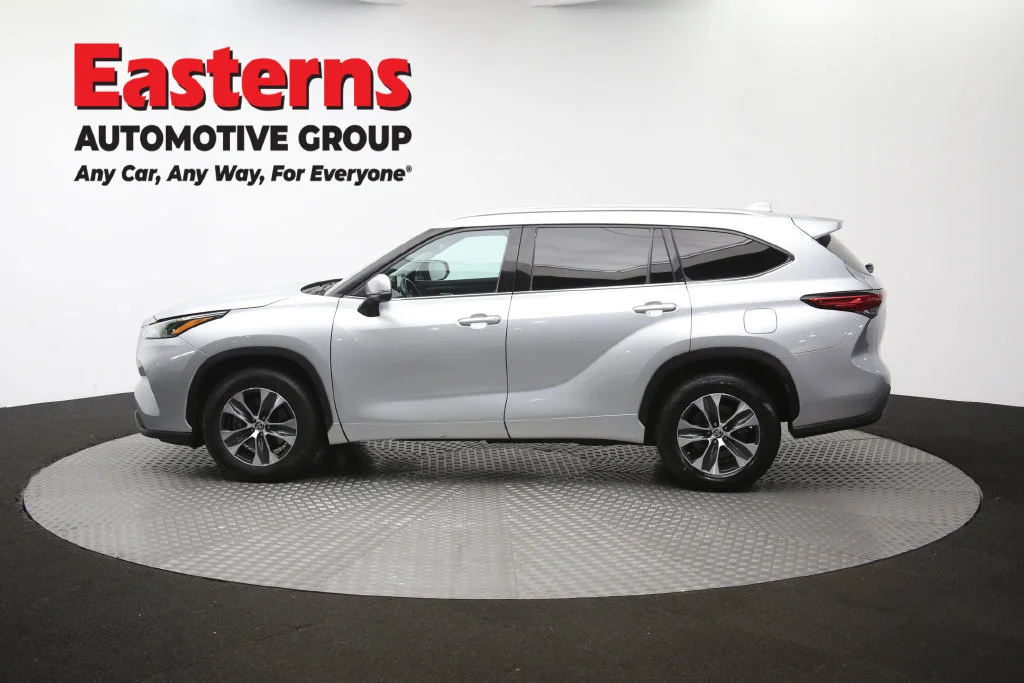 Used 2021 Silver Toyota XLE image 67