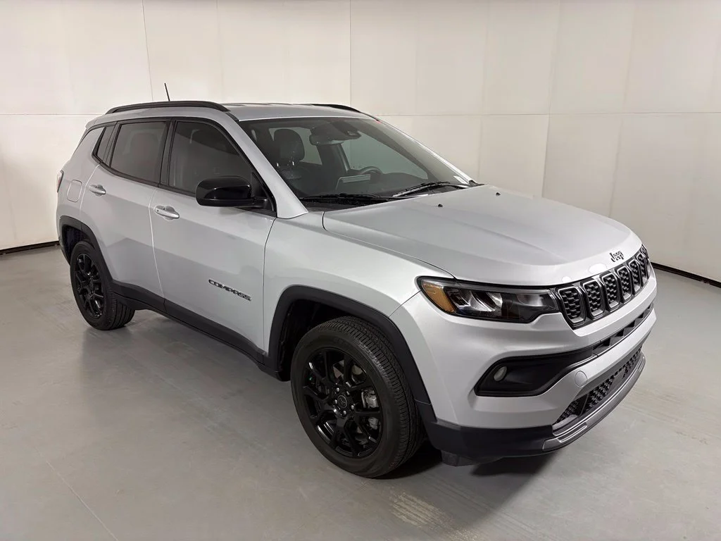 Used 2025 Silver Jeep Latitude image 2