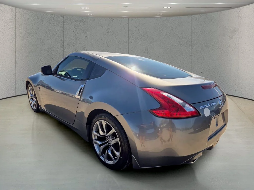 Used 2014 Gray Nissan Base image 3