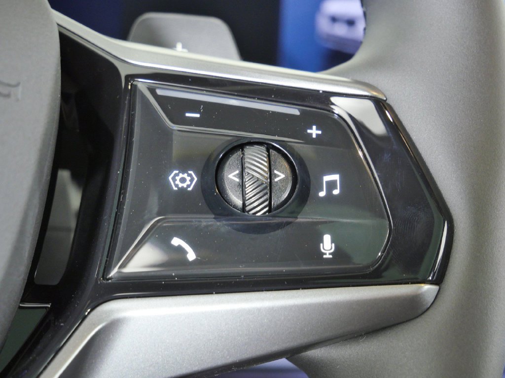 New 2026 Mineral White Metallic BMW 30 xDrive image 40