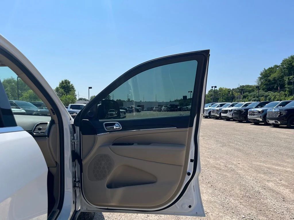 Used 2019 Bright White Clearcoat Jeep Limited image 33