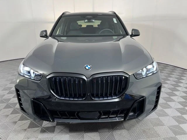 New 2026 Dravit Grey Metallic BMW sDrive40i image 2