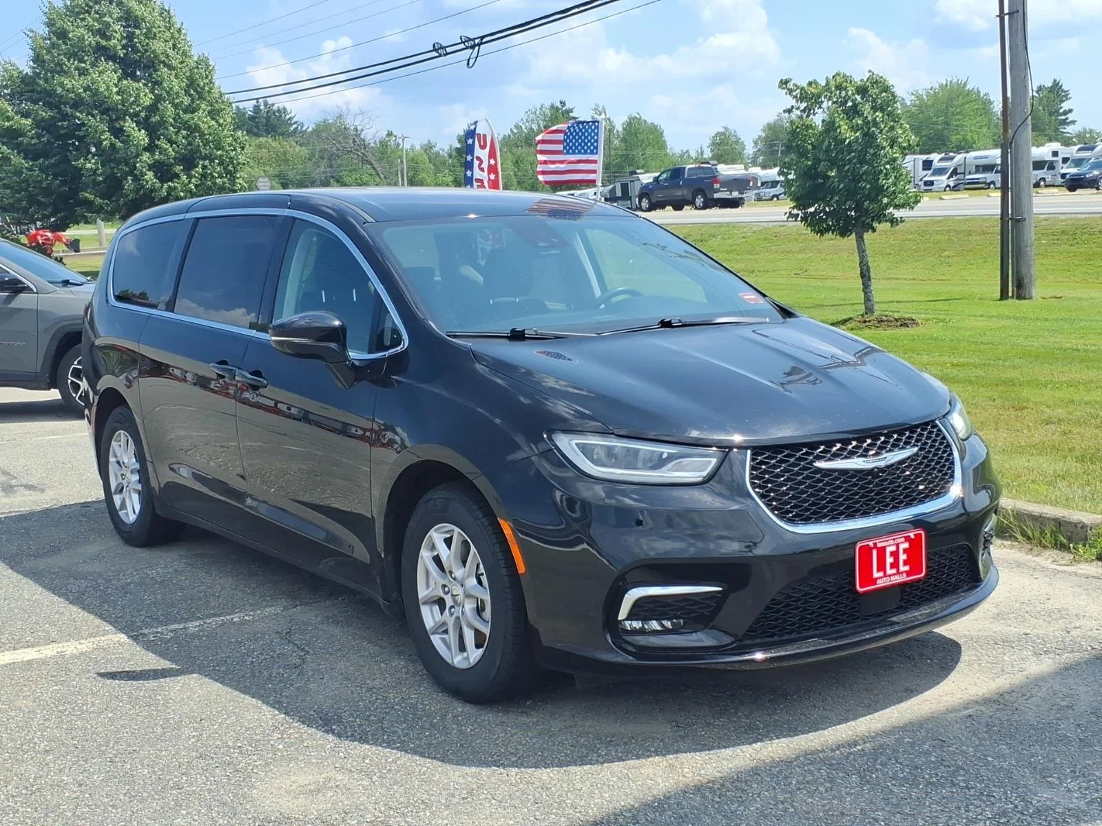 Used 2024 Diamond Black Chrysler Touring L image 3