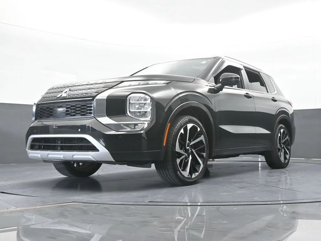 Used 2022 Black Mitsubishi SEL image 67
