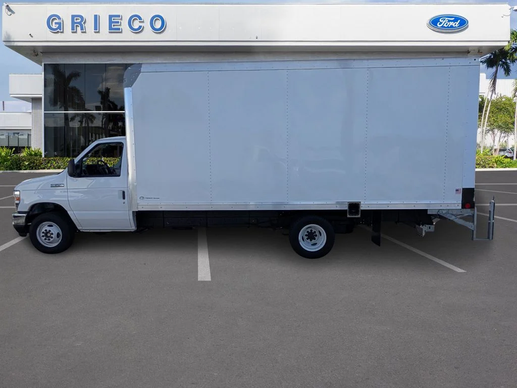New 2026 Oxford White Ford E-350 SRW image 4